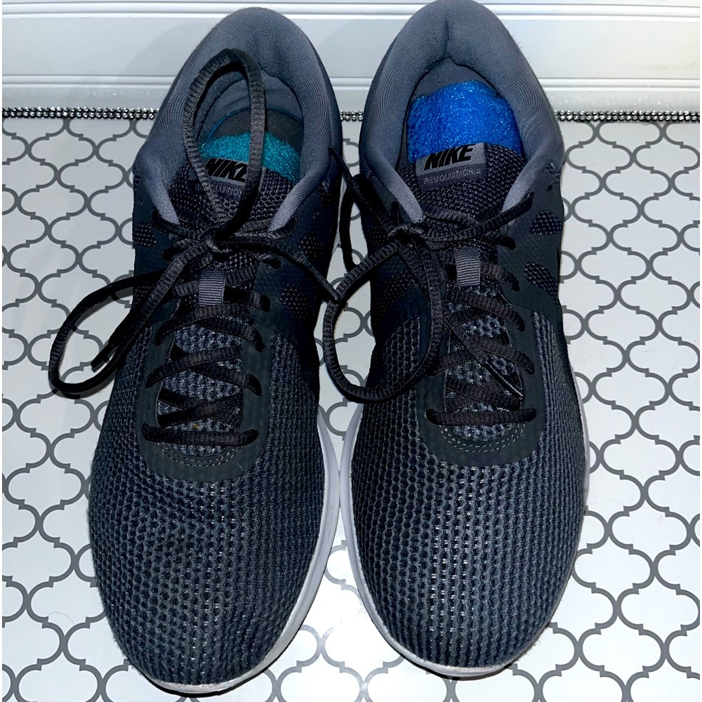 Men’s Revolution 4 Running Shoes. Size-12W Grey and Black.